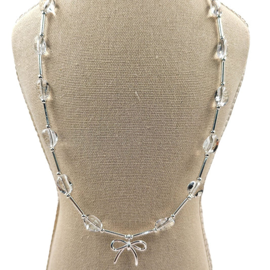 42cm 925 sterling silver necklace with 16 white quartz beads and bow accent