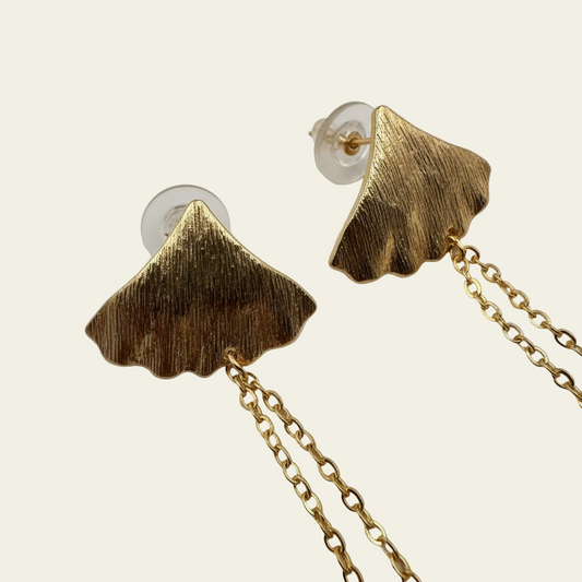 Close-up of textured upper dangle