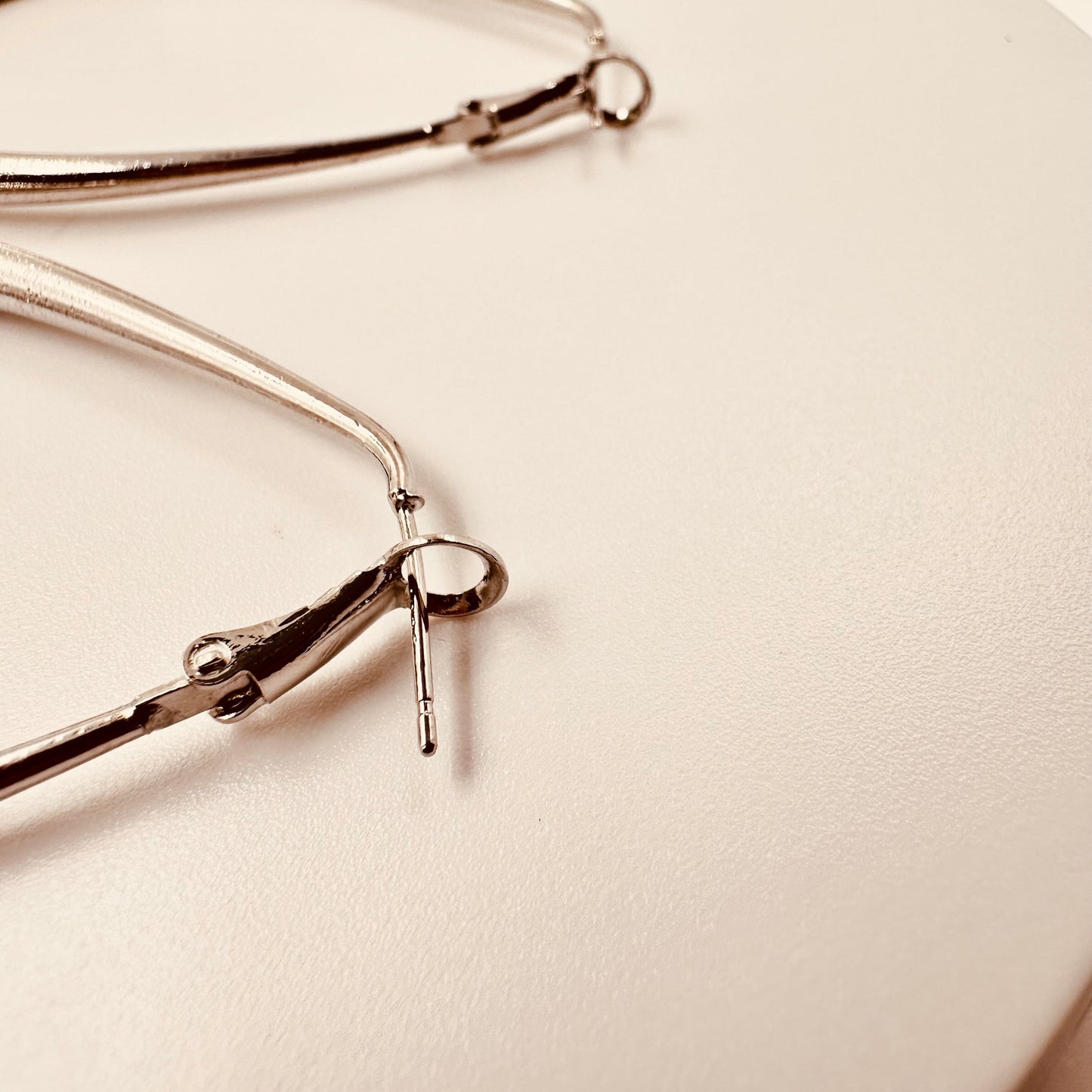 close up silver 925 post