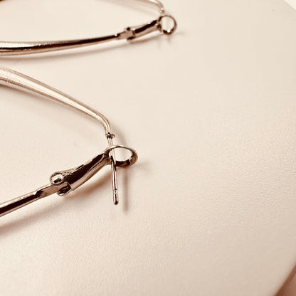 close up silver 925 post