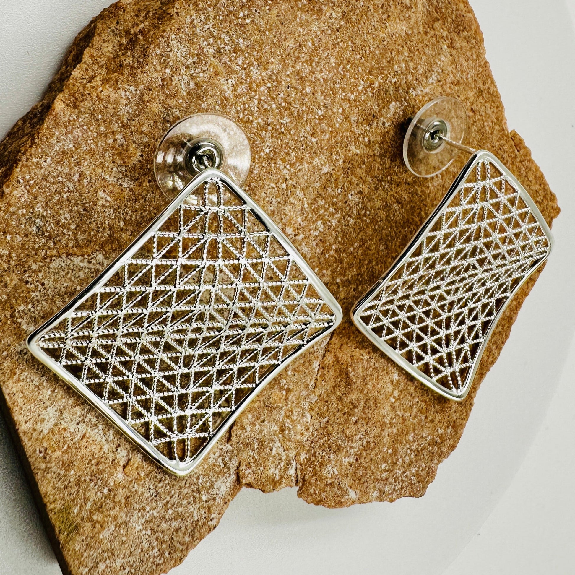 29mm square mesh earrings with geometric pattern and 925 sterling silver needle