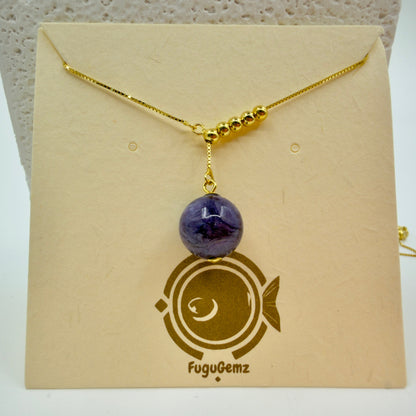 42cm 18k gold-plated necklace with 6x3mm gold beads and 11mm round charoite pendant on Fugugemz brand