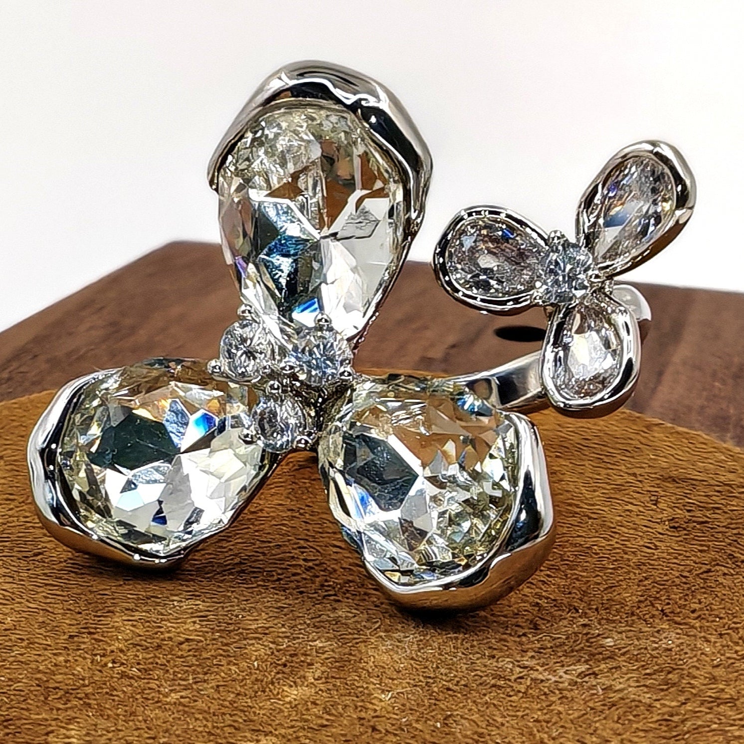 Double flower Austrian crystal ring with silver-plated brass