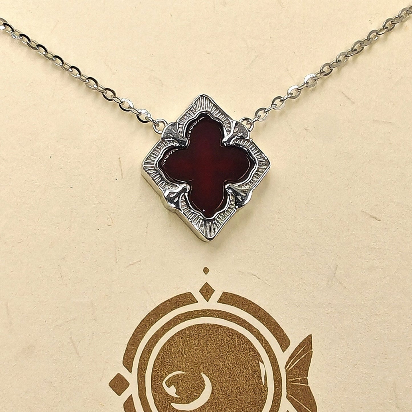 42cm 925 sterling silver chain necklace with 12mm diamond-cut red agate pendant in silver casing
